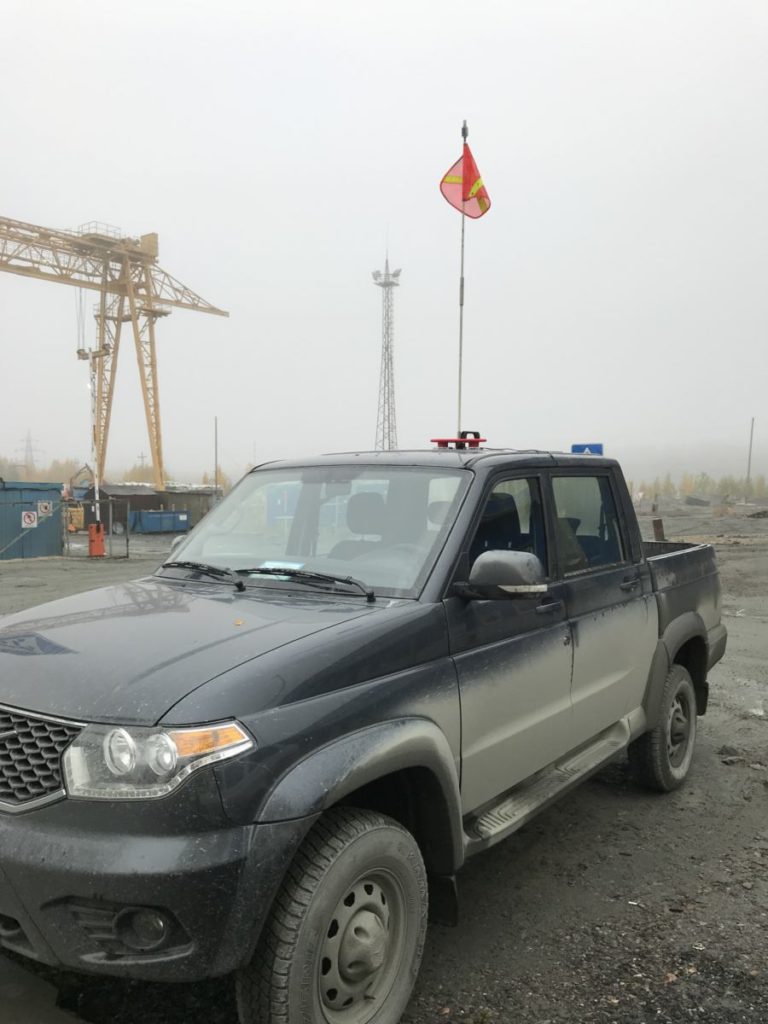 Флагшток для автомобиля