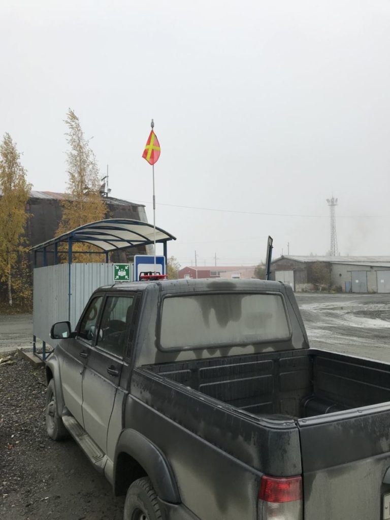 Флагшток для автомобиля
